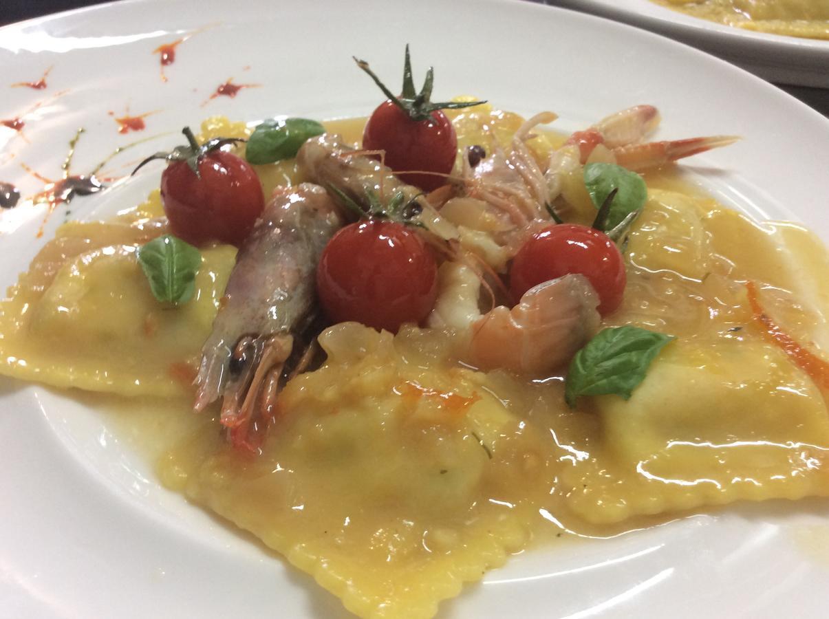 Il Borghetto Hotel Ristorante ลาเมเซ แตร์เม ภายนอก รูปภาพ