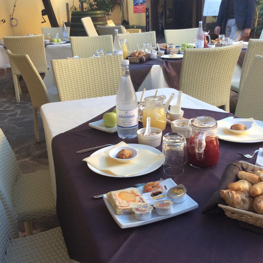 Il Borghetto Hotel Ristorante ลาเมเซ แตร์เม ภายนอก รูปภาพ