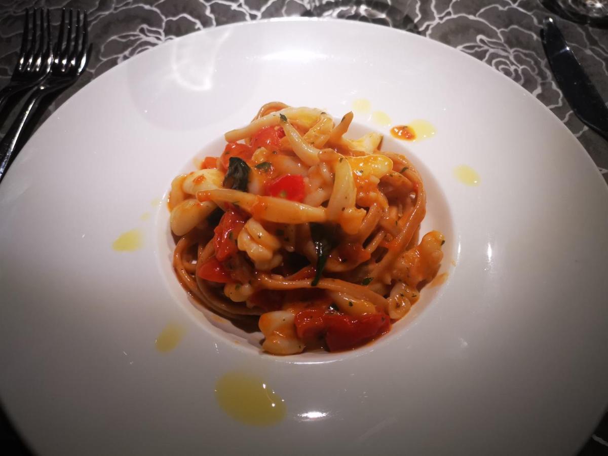 Il Borghetto Hotel Ristorante ลาเมเซ แตร์เม ภายนอก รูปภาพ
